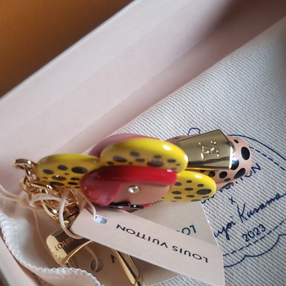 Louis Vuitton x Yayoi Kusama Vivienne Key Ring - Picture 5 of 6
